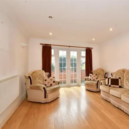 Image 3 - Farningham Road, Croydon Road, Tandridge, CR3 6QF, United Kingdom - Apartment for sale