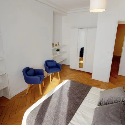 Rent this 6 bed apartment on 56 Rue d'Auteuil in 75016 Paris, France