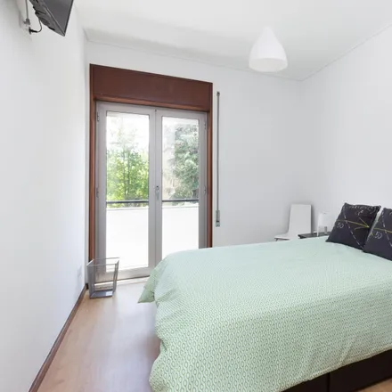 Rent this 6 bed room on Santos Pousada in Rua do Moreira, 4000-077 Porto