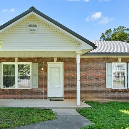 Rent this 3 bed house on 3366 North Henderson Way in Clarksville, TN 37042