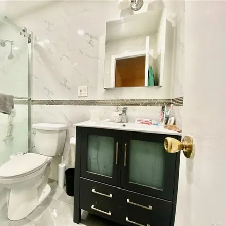 Image 7 - 41-12 28th Avenue, New York, NY 11103, USA - House for sale
