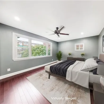 Image 7 - 1025 East 84th Street, New York, NY 11236, USA - House for sale