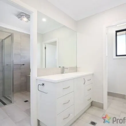 Image 4 - 13 Kenalmac Avenue, North Hill NSW 2350, Australia - Apartment for rent
