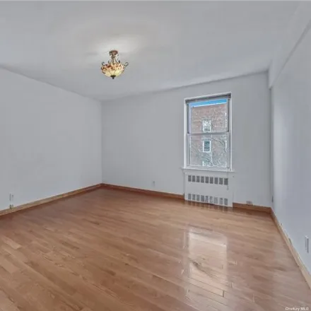 Image 7 - 105-28 65th Avenue, New York, NY 11375, USA - Apartment for sale