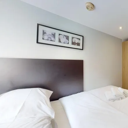 Rent this studio apartment on 39 Cartwright Gardens in London, WC1H 9EH