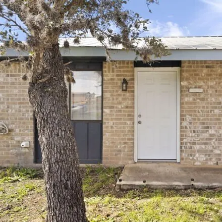 Image 3 - 748 Fifth Street, Comfort, TX 78013, USA - House for sale