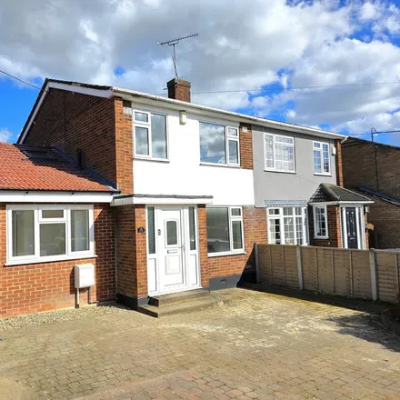 Rent this 4 bed duplex on Warwick Close in Benfleet, SS7 4HY