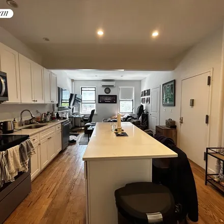 Rent this 3 bed apartment on 172 7th Avenue in New York, NY 10011