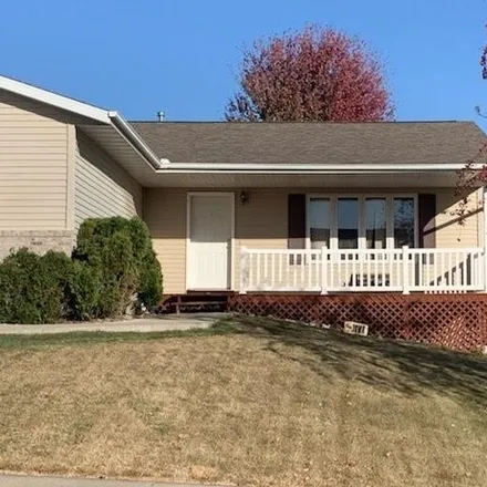 Image 2 - 612 Boulder Drive, Center Point, IA 52213, USA - House for sale