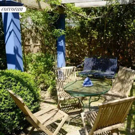 Rent this 3 bed house on 46 Oak Lane in Amagansett, East Hampton