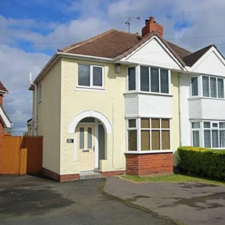 Buy this 3 bed duplex on Vicarage Road in Amblecote, DY8 4NY