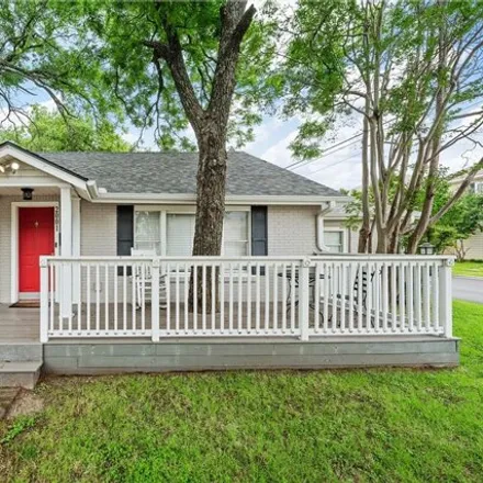 Buy this 3 bed house on 2002 South 9th A Street in Waco, TX 76706