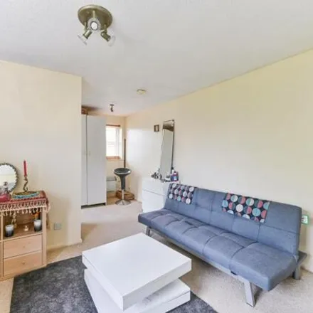 Rent this 1 bed apartment on Chipstead Close in London, SM2 6BE