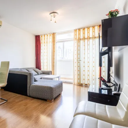 Buy this 2 bed apartment on Sunčani sat in Ulica slobode, 21104 Split