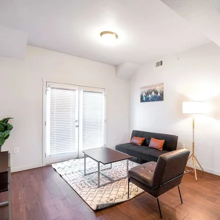 Rent this studio apartment on 6th Street 1758