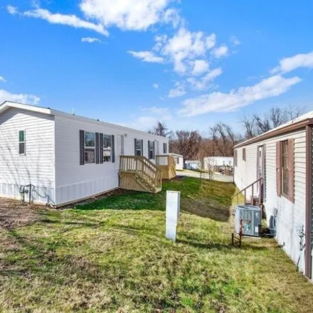 Image 2 - 235 Colleen Lane, Hempfield Township, PA 15644, USA - Apartment for sale