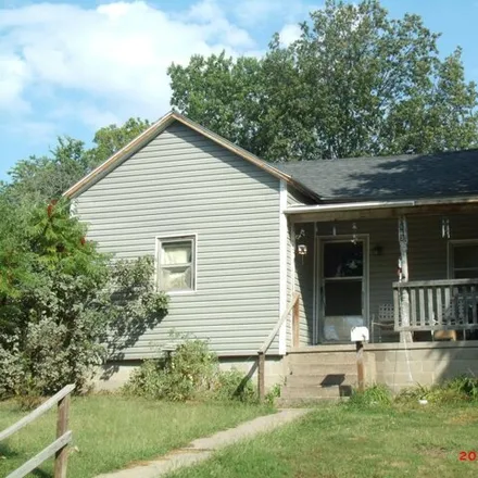 Buy this studio house on 831 West Coates Street in Moberly, MO 65270