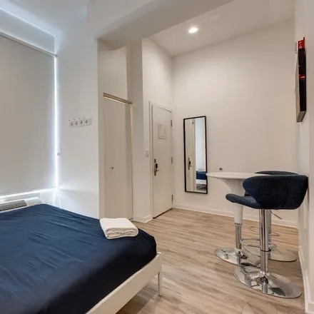 Rent this studio house on Chicago