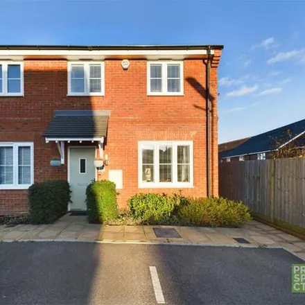 Buy this 3 bed house on Maybank in Shinfield, RG2 9RE