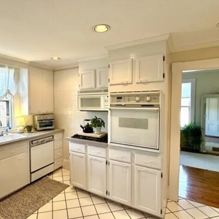 Image 3 - 36 Pond Street, Marblehead, MA 01945, USA - Apartment for rent
