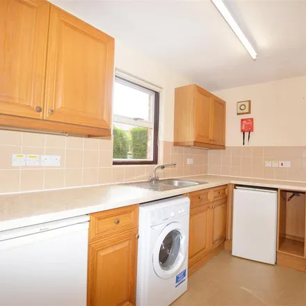 Rent this 1 bed apartment on 46 Hamilton Road in Reading, RG1 5RD