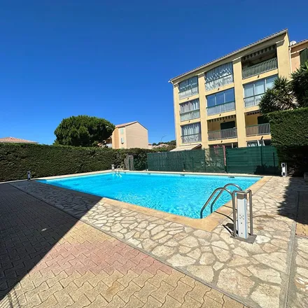 Rent this 2 bed apartment on 1036 chemin des Ginestes in 83110 Sanary-sur-Mer, France