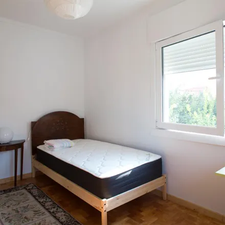 Rent this 4 bed room on Rua Actor Alves da Cunha in 1500-481 Lisbon, Portugal