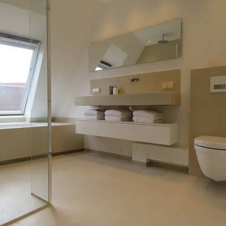 Rent this 3 bed apartment on Watch me in Nieuwe Nieuwstraat 29, 1012 NG Amsterdam