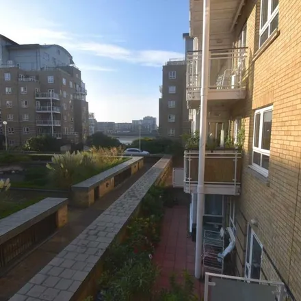 Rent this 2 bed apartment on Hamilton House in St. Davids Square, London