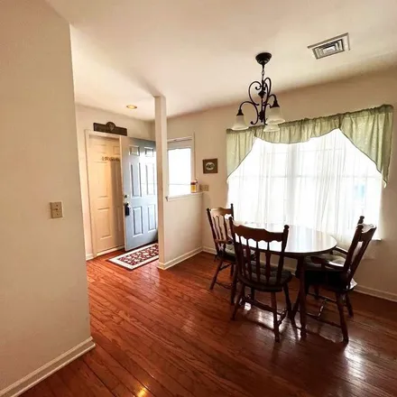 Rent this 3 bed apartment on 122 Imperial Court in Schlusser, Cumberland County