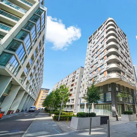 Rent this 1 bed apartment on 35 Lincoln Plaza in Millwall, London