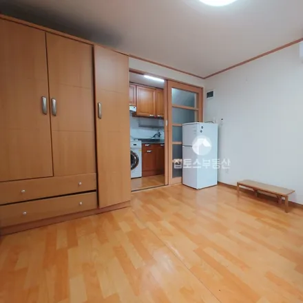 Rent this studio apartment on 서울특별시 관악구 봉천동 1566-25