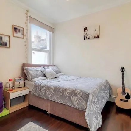 Rent this 3 bed apartment on 37 Tynemouth Street in London, SW6 2QS