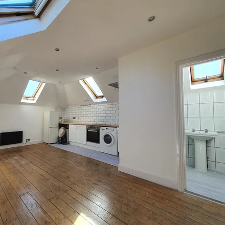 Rent this 1 bed apartment on 16 Telford Ave in London SW2 4XE, UK