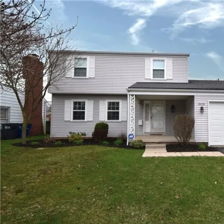 Buy this 3 bed house on 3018 Grantwood Drive in Toledo, OH 43613