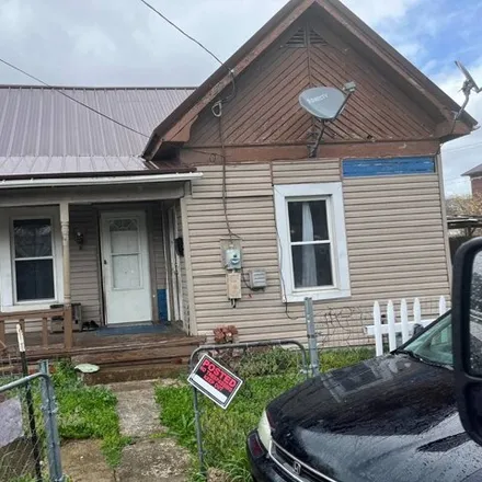 Buy this 3 bed house on 1401 Madison Street in Charleston, WV 25387