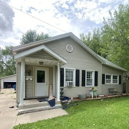 Buy this 3 bed house on 180 East McKenney Street in Dixon, IL 61021