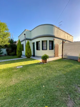 Buy this studio house on Intendente C. Amenedo 466 in B1852 GAU Burzaco, Argentina