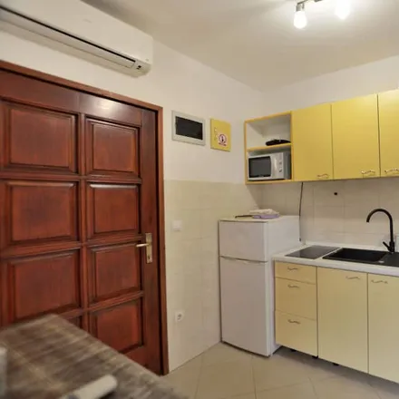 Image 8 - Pula, Grad Pula, Istria County, Croatia - Apartment for rent