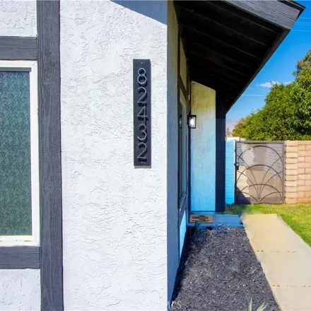 Image 2 - 14871 South White Avenue, East Compton, Los Angeles County, CA 90221, USA - House for sale