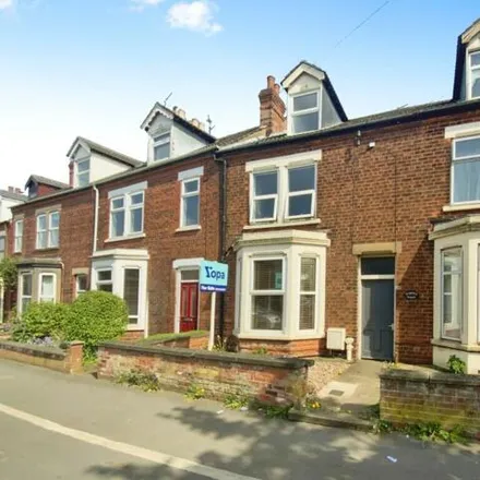 Buy this 3 bed townhouse on Harlaxton Road in Grantham, NG31 7AJ