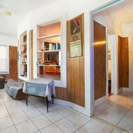 Image 5 - 581 East 8th Street, New York, NY 11218, USA - House for sale