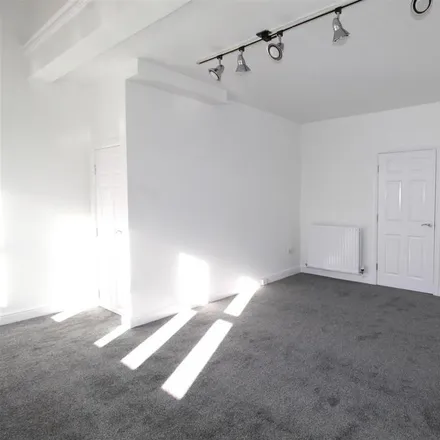 Image 4 - unnamed road, Skircoat Green, HX1 2NW, United Kingdom - Apartment for rent