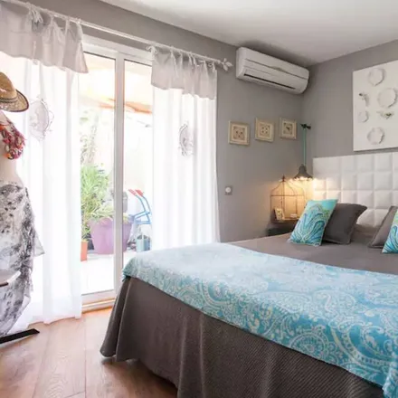 Rent this 2 bed apartment on Avenue de la Cote d’Azur in 06590 Théoule-sur-Mer, France
