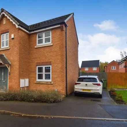 Rent this 3 bed house on Thorncroft Avenue in Tyldesley, M29 7TA