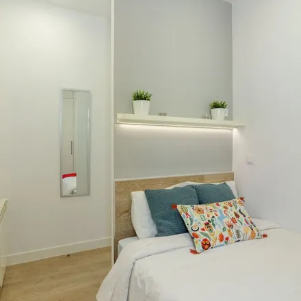 Rent this 6 bed room on Madrid in Calle del Mesón de Paredes, 53