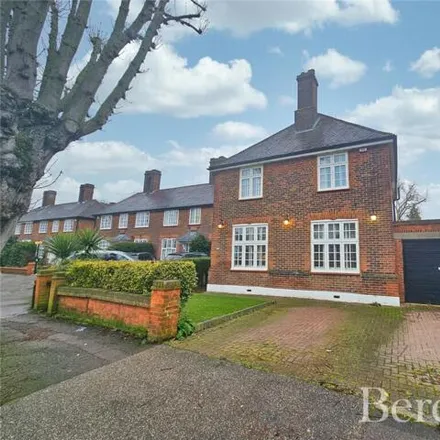 Buy this 5 bed house on Squirrels Heath Avenue in London, RM2 6AU