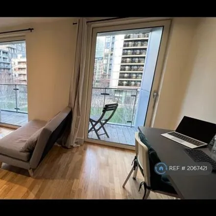 Image 2 - 35 Lincoln Plaza, Millwall, London, E14 9DR, United Kingdom - Apartment for rent