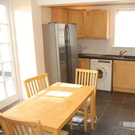 Image 5 - 63 Clifton Road, Exeter, EX1 2EY, United Kingdom - House for rent