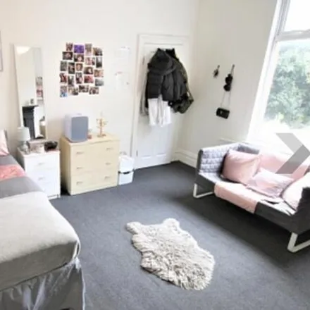 Rent this 1 bed townhouse on Hyde Park Road in Leeds, LS6 1PX